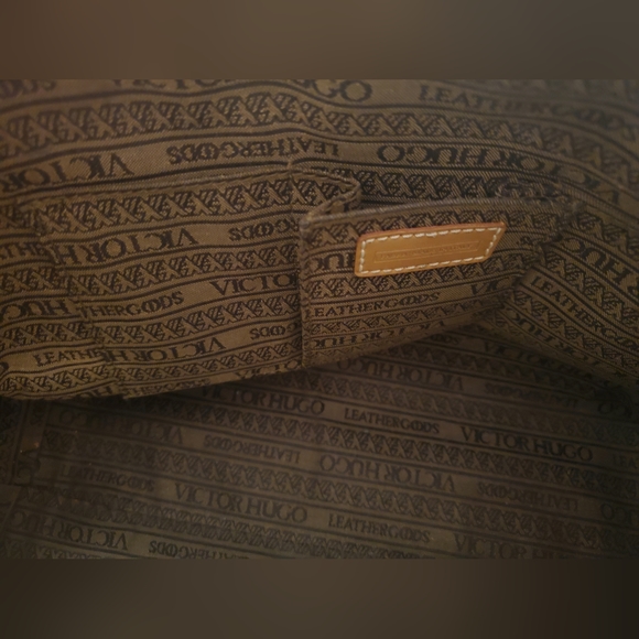 Victor Hugo | Leather Goods Signature Handbag - Picture 14 of 15